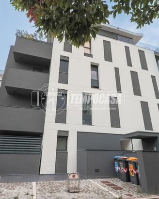 TRILOCALE NUOVO IN CLASSE A4 CON CORTE PRIVATA E 2