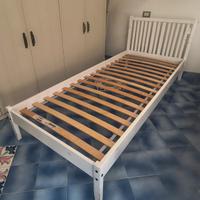 Letto in legno di pino