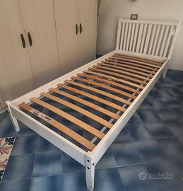 Letto in legno di pino
