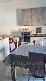 Intero Stabile Con Giardino All'Interno