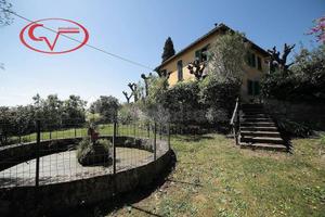 Villa di 1000 m² con più di 5 locali e box auto do