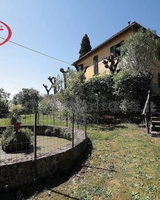 Villa di 1000 m² con più di 5 locali e box auto do