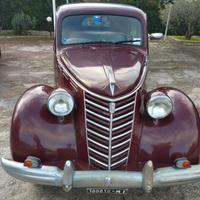 Auto d'epoca fiat 1100