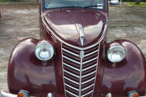 Auto d'epoca fiat 1100
