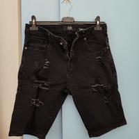 Pantaloncini neri strappati 