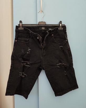 Pantaloncini neri strappati 