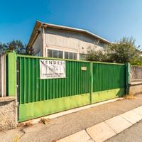 Capannone zona fermi