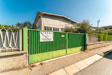 Capannone zona fermi