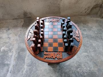 Scacchiera/Tavolino intagliato a mano