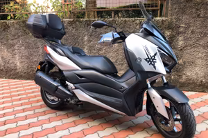 X-max 300 come nuovo tenuto sempre in garage