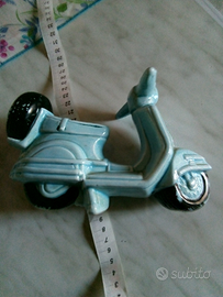 Modellino vespa in ceramica / salvadanaio