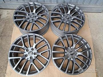 Cerchi in lega da 19 pollici alfa romeo stelvio