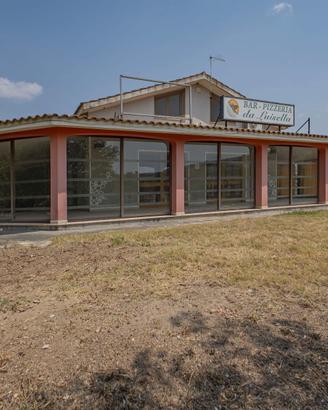 Ampio locale commerciale co deposito a Dolianova