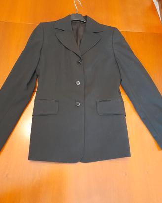 Giacca da donna colore nero.
