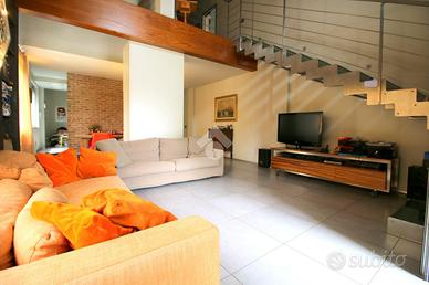 VILLA SINGOLA A CARONNO PERTUSELLA