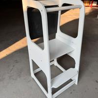 Torre di apprendimento Montessoriana con lavagna