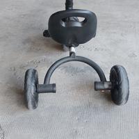 Bel triciclo per bambini in nero