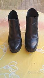 Stivaletti neri con tacco 