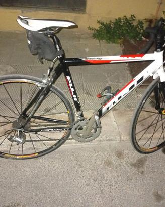 bicicletta da corsa in semi carbonio leggerissima 