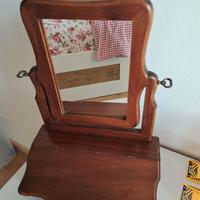 Specchio con portagioie