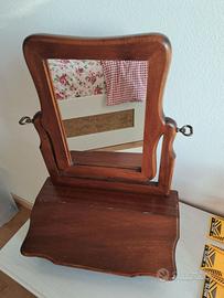 Specchio con portagioie