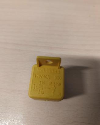 relè automobilistico giallo ITALAMEC da 12V/40A.