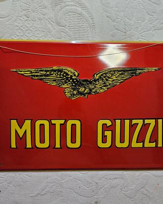 targa officina moto Guzzi rossa vintag