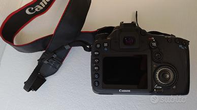 Canon EOS 7D +  EF-S 18-200  