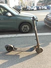 monopattino e22e segway ninebot