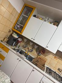 Cucina piu tavolo e sedie