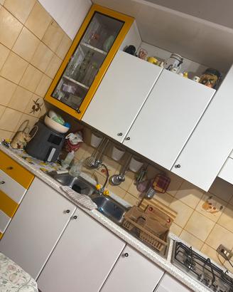 Cucina piu tavolo e sedie