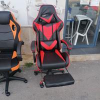 Sedia gaming con poggiapiedi