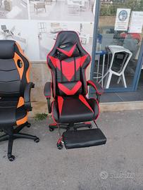 Sedia gaming con poggiapiedi