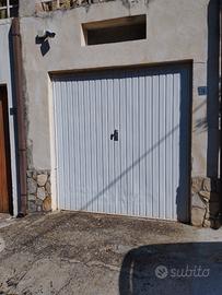 Garage piano strada