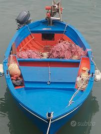 Barca da pesca in legno completa di motore e veric