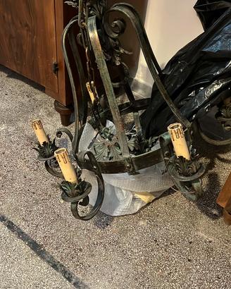 Lampadario  antico in ferro battuto