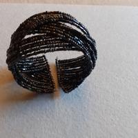 BRACCIALE NERO CON PERLINE MAI USATO!