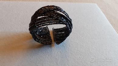 BRACCIALE NERO CON PERLINE MAI USATO!