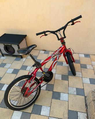 Bicicletta BMX Freestyle 20” rossa buone condizion