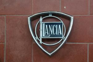 BETA COUPE' STEMMA LANCIA + FARI ABBAGLIANTI