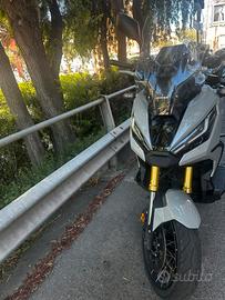 Xadv 750
