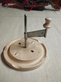 Utensile per raschiare alimenti