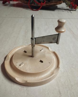 Utensile per raschiare alimenti