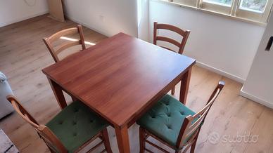 Tavolo e 4 sedie