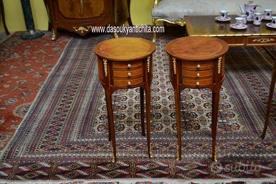Coppia di tavolini-comodini tondi  stile Luigi XV