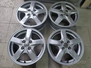 Cerchi in lega da 15 pollici per Toyota yaris