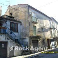 TRECCHINA (PZ)- ABITAZIONE COMPOSTA DI DUE APPARTA