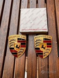 Porsche Lamborghini stemma logo cofano.