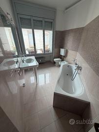 Set sanitari vintage di lusso