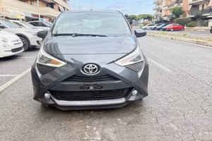 Toyota Aygo 1.0 VVT-i 72 CV 5 porte x-play MMT C.A